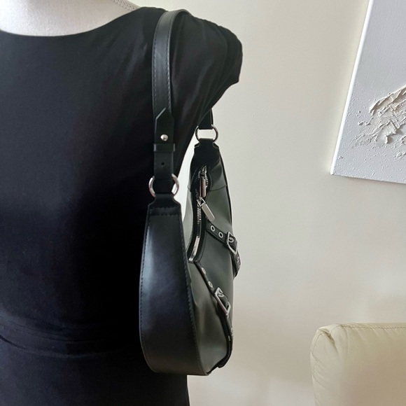 8 Other Reasons Black Double Buckle Vegan Leather Shoulder Bag NWT - Picture 10 of 13